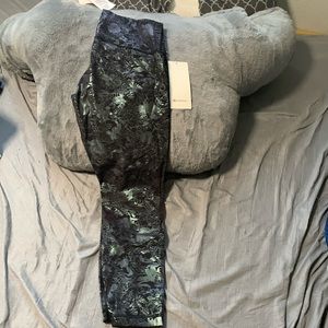 LuLuLemon wunder under tight 25” shine legging women’s size 10